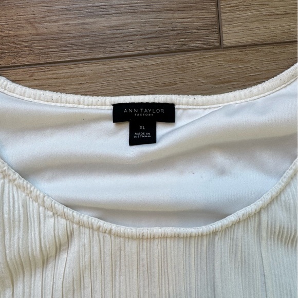 Ann Taylor Blouse - Picture 2 of 6